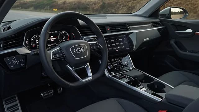 2021 Audi e-tron — Audi e-tron red steering warning light