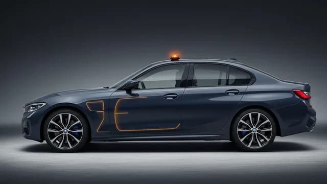 2021 BMW 330i — 2021 BMW 330i manufacturer_communication