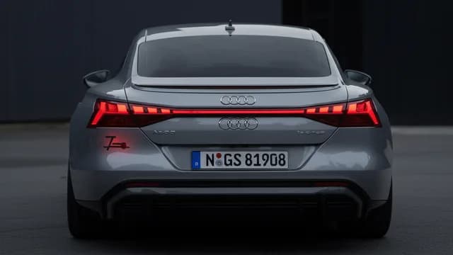 2022 Audi RS e-tron GT — 2022 Audi e-tron GT rear seat belt warning