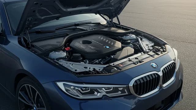 2021 BMW 330i — 2021 BMW 330i manufacturer_communication