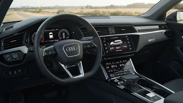 2021 Audi e-tron — Audi SAFE CP display
