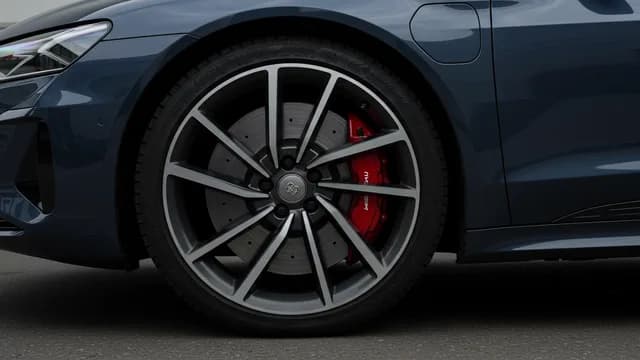 2022 Audi RS e-tron GT — Audi e-tron GT ABS/ESC warning