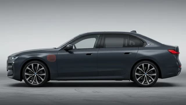 2023 BMW i7 — 2023 BMW i7 manufacturer_communication
