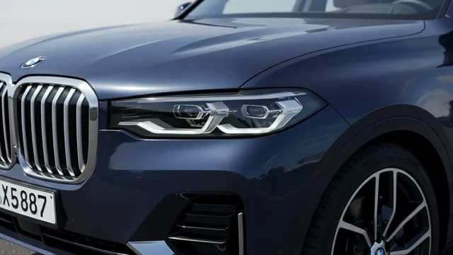 2023 BMW X7 — 2023 BMW X7 headlight faulty