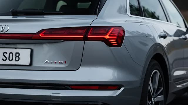 2021 Audi e-tron — Audi rear defogger not working