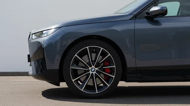 2023 BMW iX — BMW iX steering behavior changed