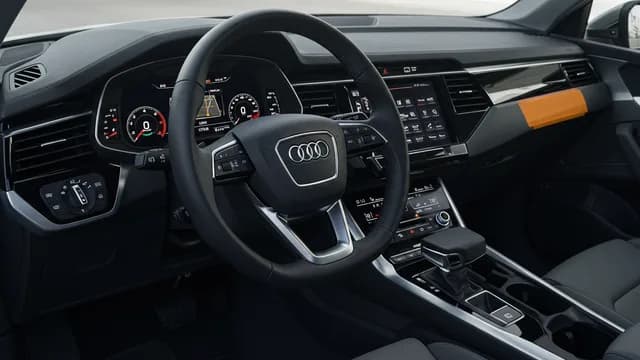 2022 Audi e-tron — Audi B13BCF2 airbag light