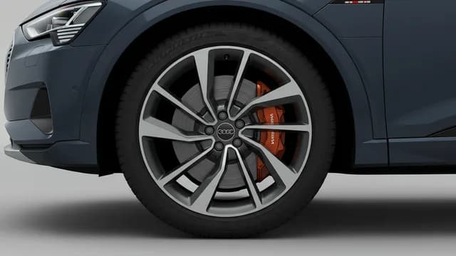 2021 Audi e-tron — Audi pre sense warning