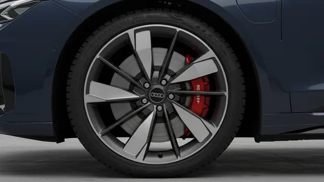 2023 Audi RS e-tron GT — Audi e-tron GT knocking brake pedal