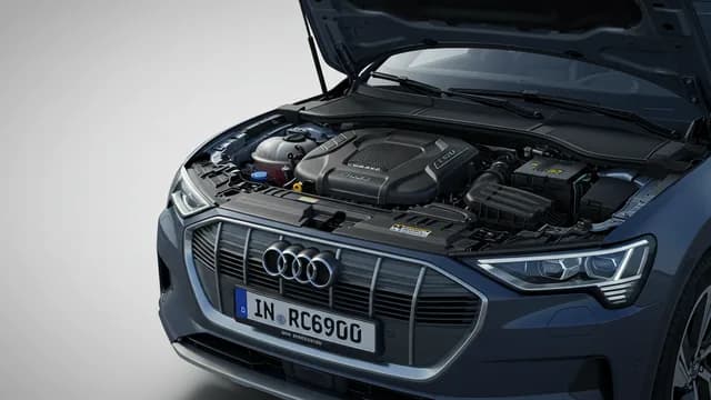 2022 Audi e-tron — Audi e-tron U046900