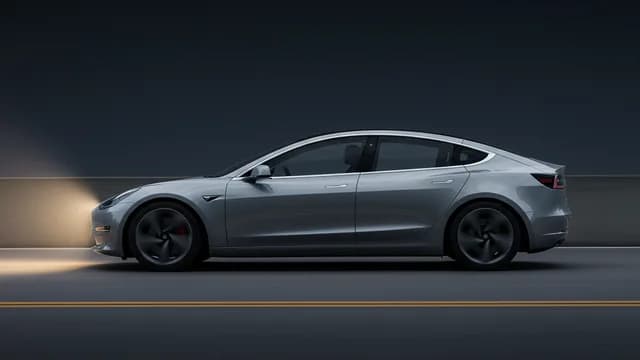 2021 TESLA Model 3 — Tesla Model 3 steering wheel separation
