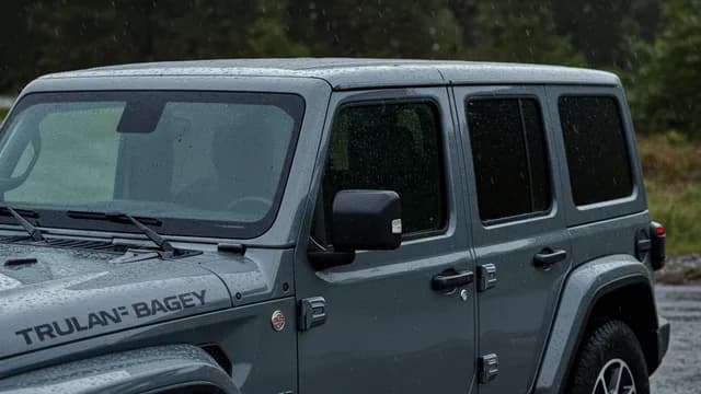 2021 Jeep Wrangler — Jeep Wrangler soft top window