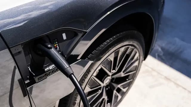 2023 Audi e-tron — manufacturer_communication document image 1