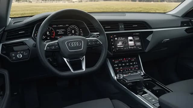 2021 Audi e-tron — 2021 Audi e-tron software update
