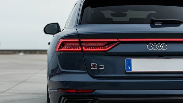 2022 Audi Q8 — Audi Q8 rear lid opens automatically