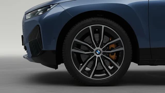 2024 BMW iX — BMW iX front axle noise