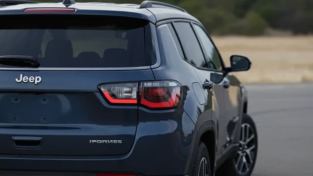 2024 Jeep Compass — Jeep Compass power liftgate