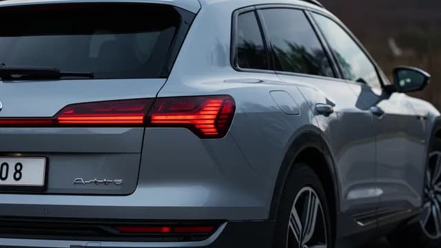 2021 Audi e-tron — Audi e-tron rear camera washer