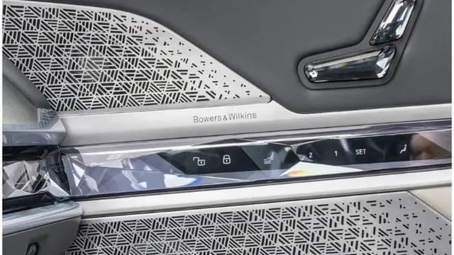 2025 BMW 530i — manufacturer_communication document image 1