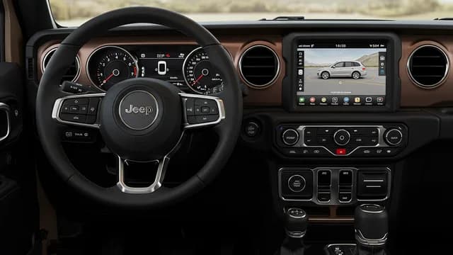 2024 Jeep Wrangler — Stellantis wireless CarPlay connection