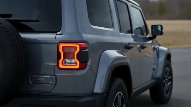 2022 Jeep Wrangler — 2022 Jeep Wrangler manufacturer_communication
