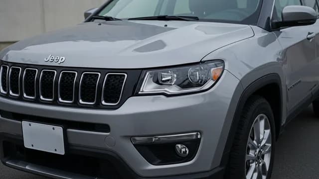2023 Jeep Compass — Jeep Compass rain sensing wipers
