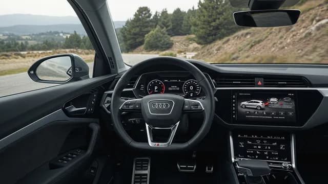 2022 Audi e-tron — 2022 Audi e-tron manufacturer_communication