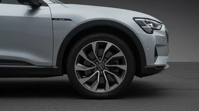 2022 Audi e-tron — Audi wheel tire imbalance