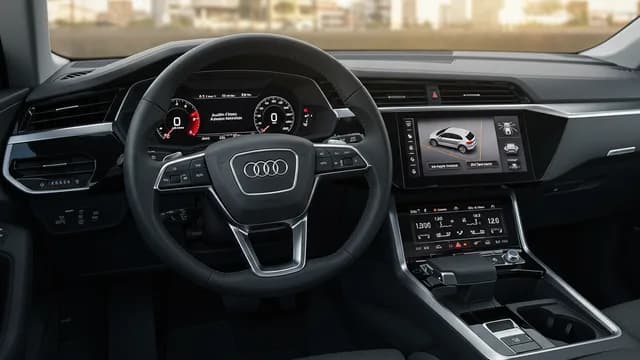 2022 Audi e-tron — Audi e-tron pre sense warning