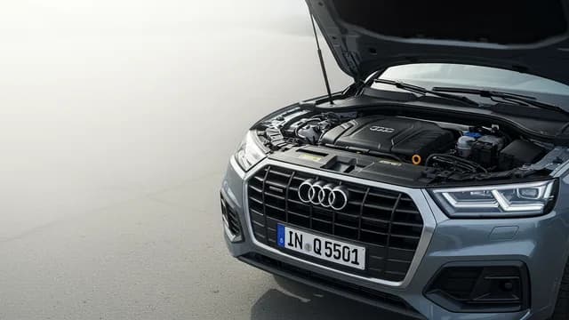 2024 Audi Q5 e — Audi Q5 e engine warning lamp