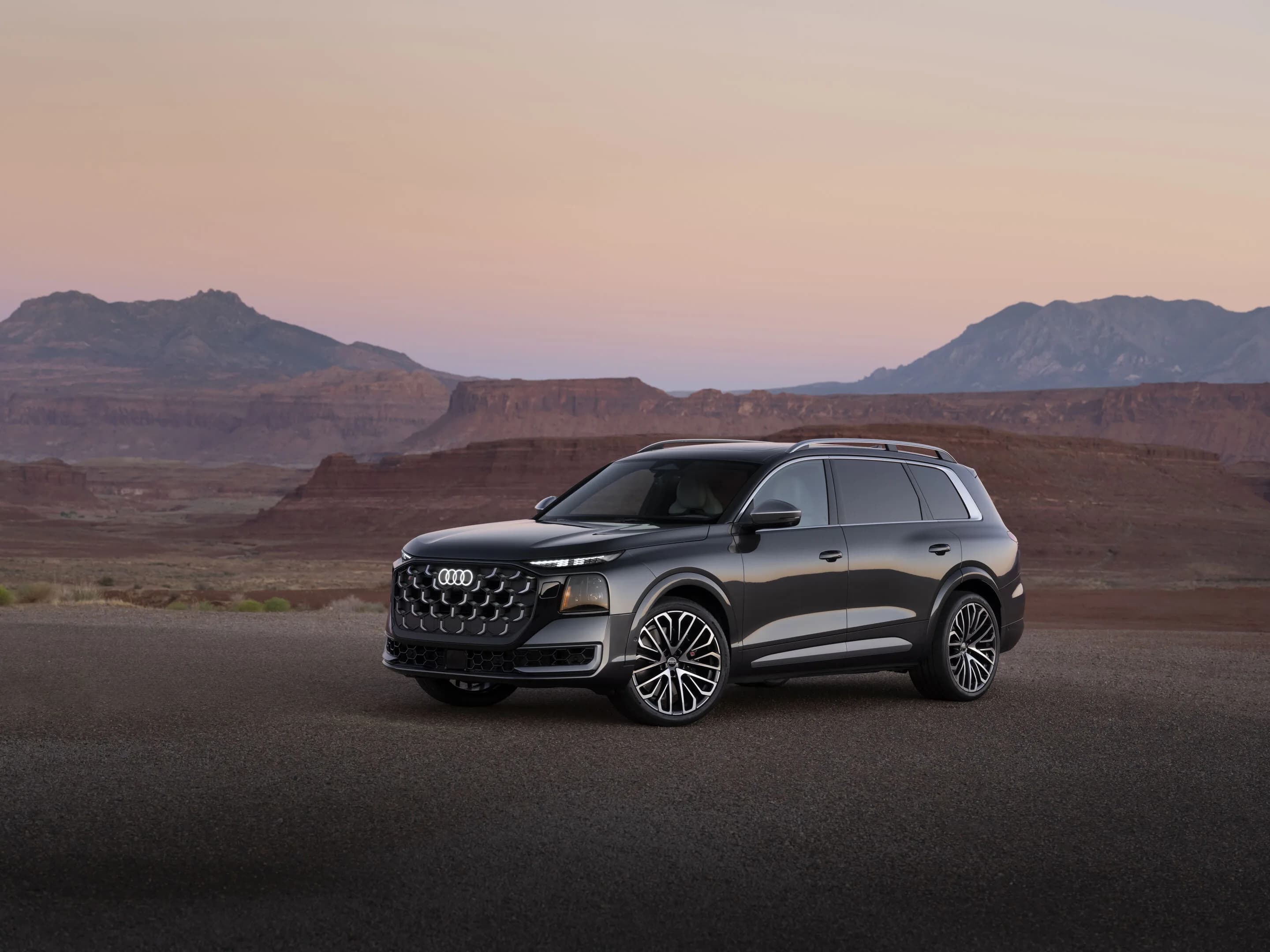 Audi SQ9 SUV - Daytona grey metallic, outdoor static photo, exterior, three-quarter front view