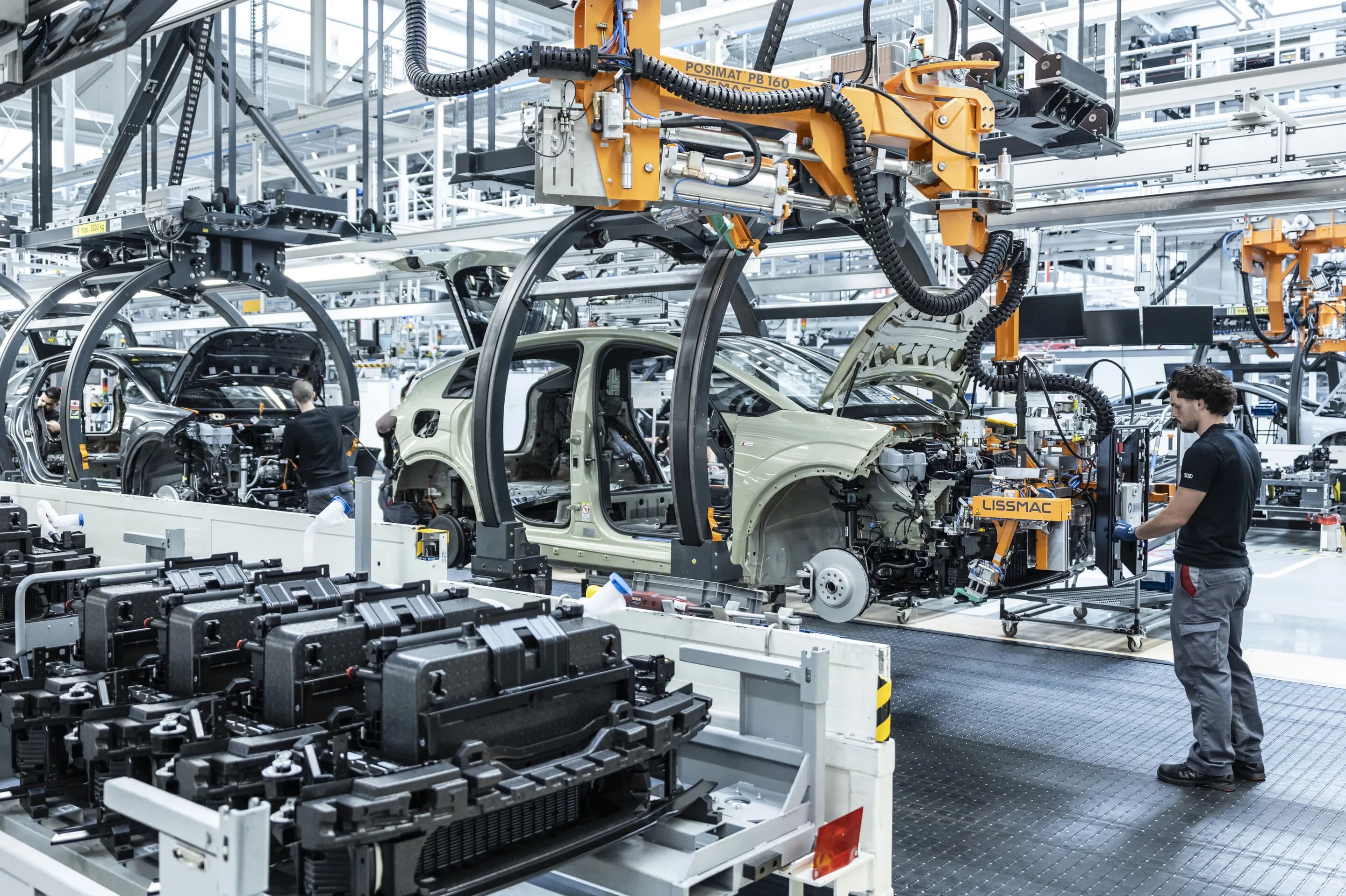 Audi A2 e-tron production at the Ingolstadt site - Frontend assembly in the production of the Audi A2 e-tron.