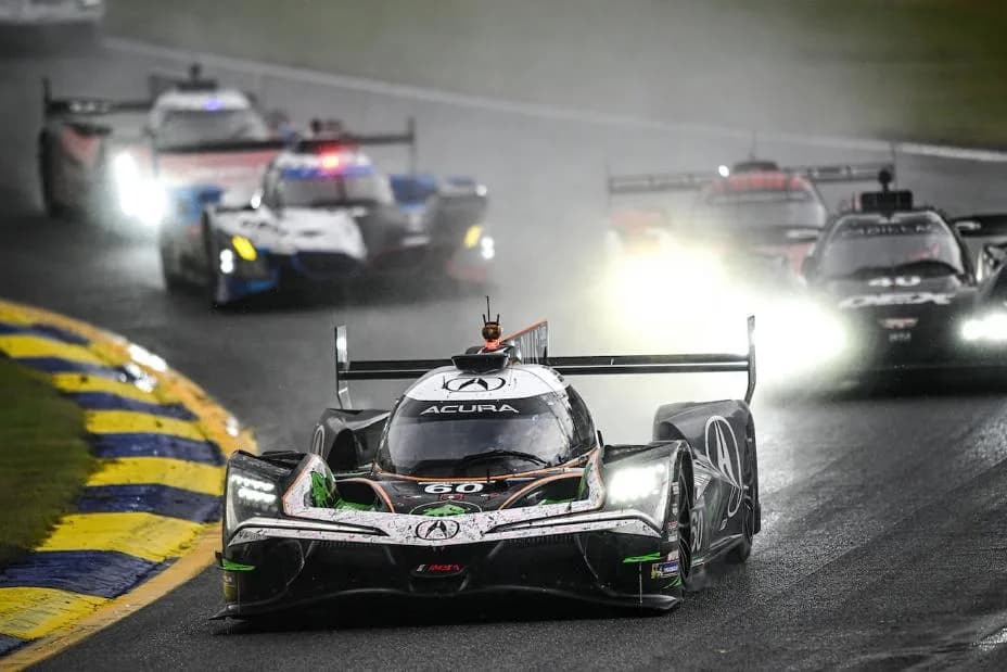 #60: Acura Meyer Shank Racing w/Curb Agajanian, Acura ARX-06, GTP: Tom Blomqvist, Colin Braun, Scott Dixon