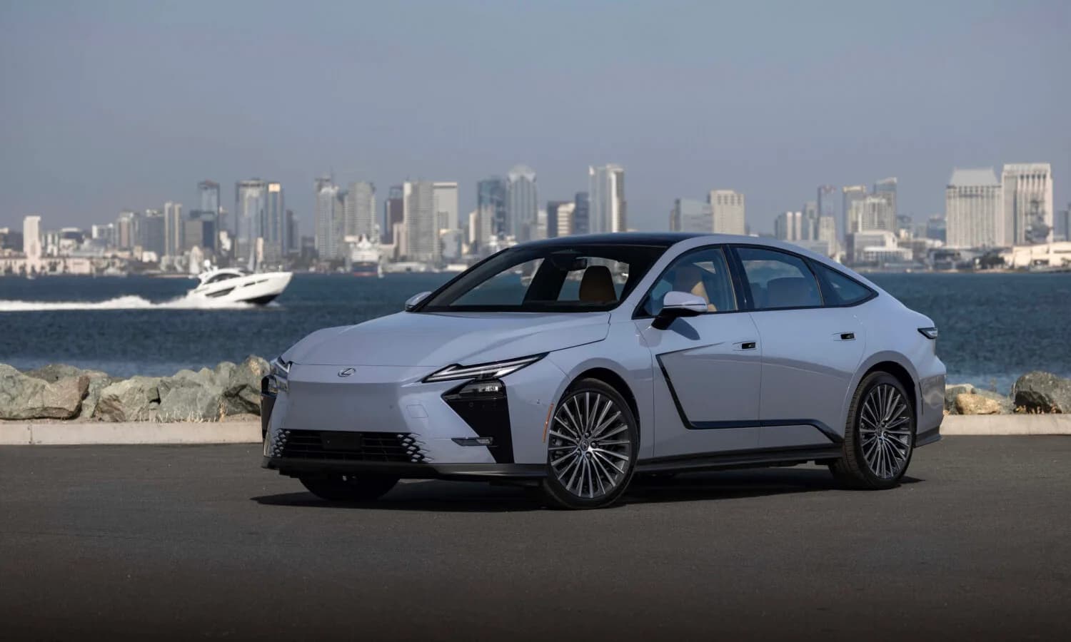 2027 LEXUS ES BATTERY-ELECTRIC MODELS RETURN WITH UP TO 307 MILES OF EPA-ESTIMATED TOTAL RANGE