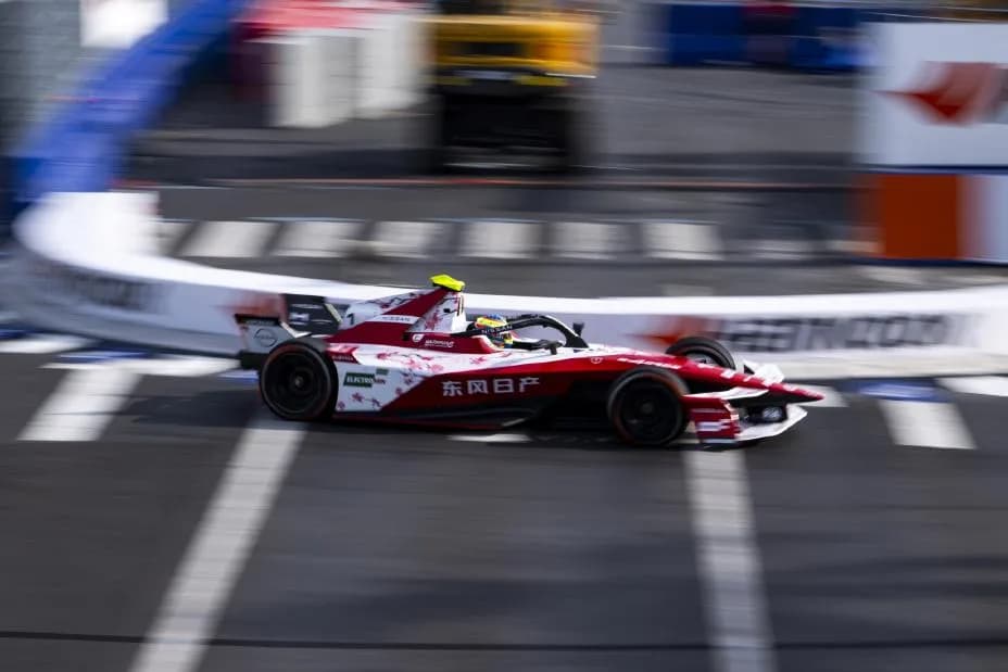 Side shot of Oliver Rowland in the #1 car at speed during the Sanya E-Prix weekend.