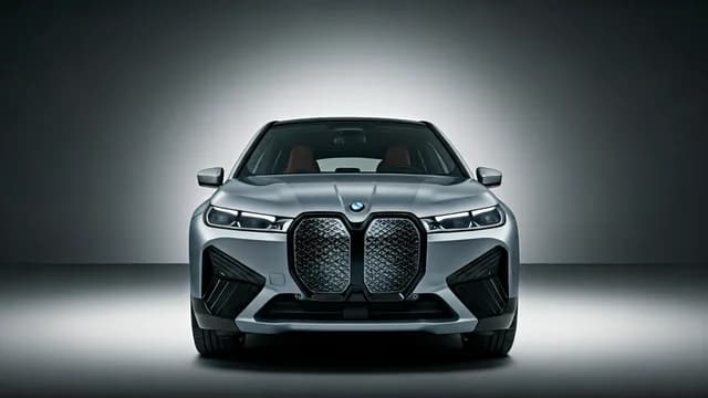 2023 BMW iX — 2023 BMW iX D-pillar cracking sound