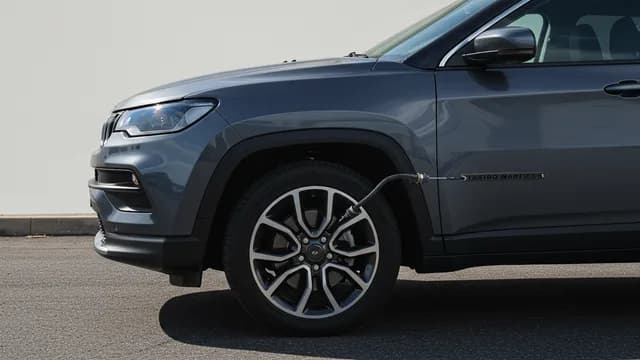 2024 Jeep Compass — Jeep Compass steering switches