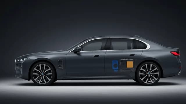 2024 BMW i7 — 2024 BMW i7 manufacturer_communication
