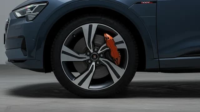 2021 Audi e-tron — Audi e-tron brakes rubbing