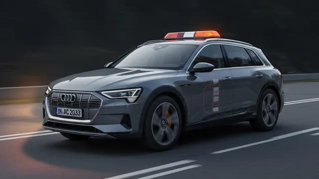 2022 Audi e-tron — Audi e-tron pre sense warning