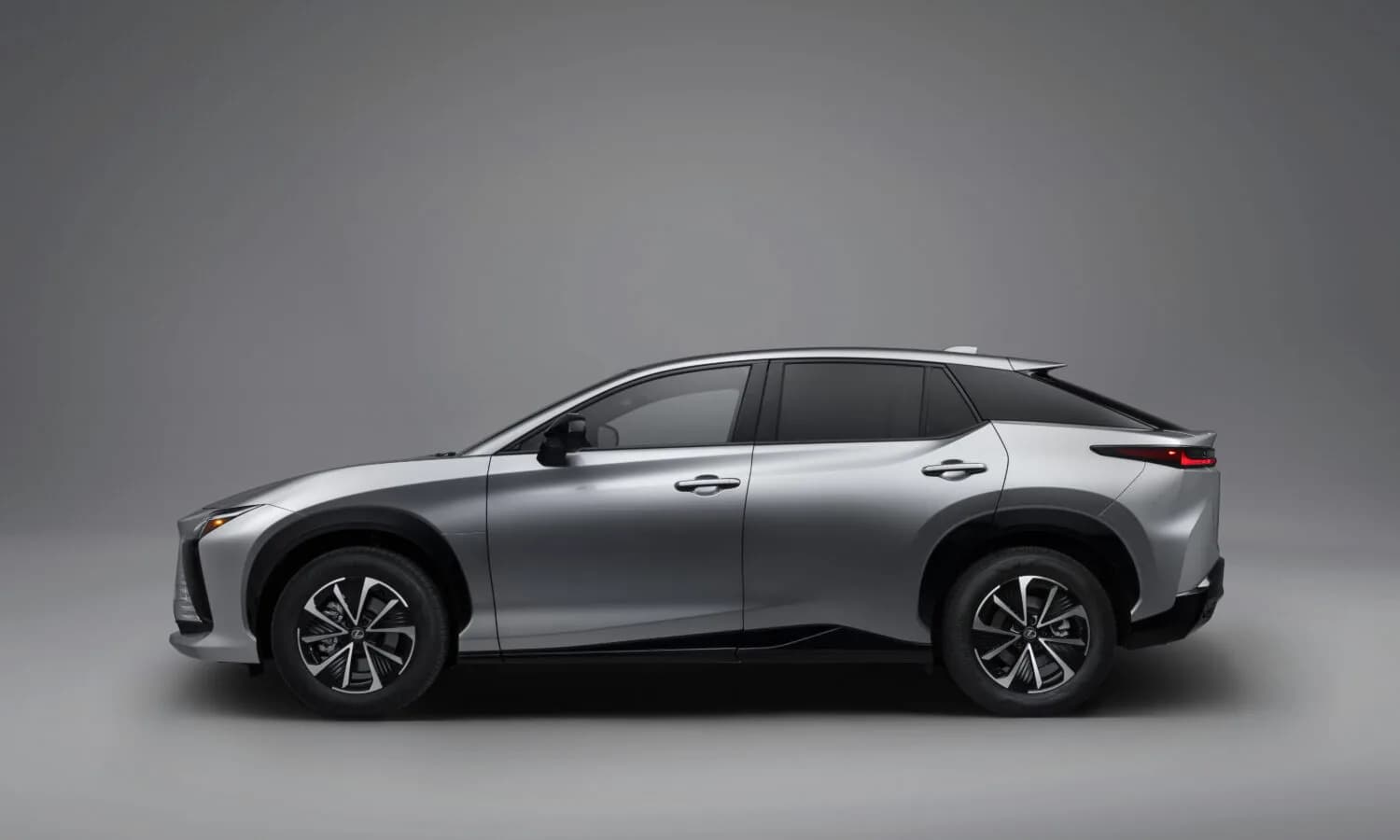 2027 LEXUS RZ BRINGS BOLD ENERGY TO ALL-ELECTRIC LUXURY