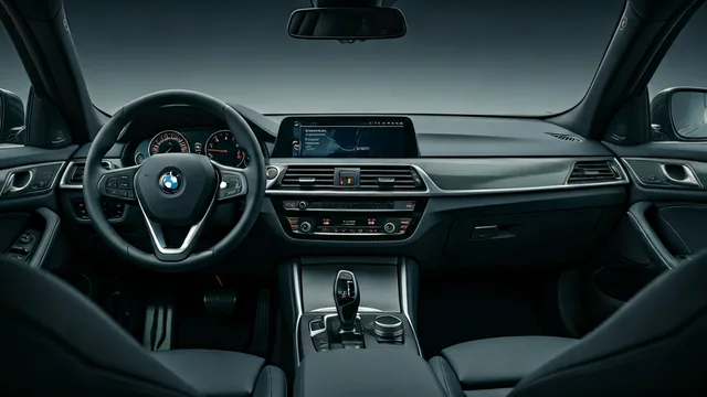 2022 BMW 330i — 2022 BMW 330i manufacturer_communication