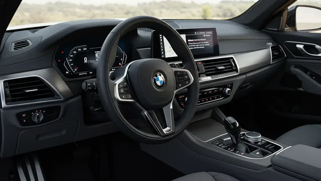 2023 BMW i7 — 2023 BMW i7 manufacturer_communication