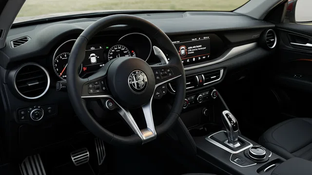2023 Alfa Romeo Stelvio — Alfa Romeo Stelvio FCW ACC warning