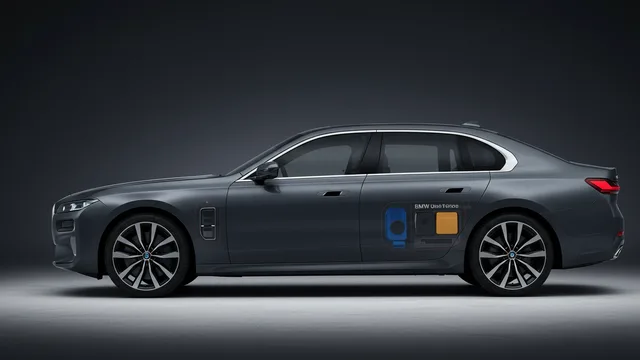 2024 BMW i7 — 2024 BMW i7 manufacturer_communication