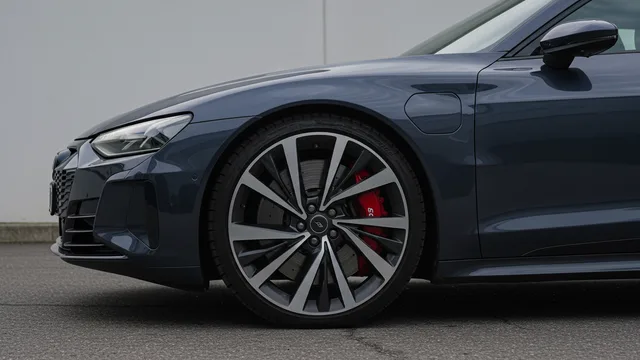 2026 Audi S e-tron GT — Audi e-tron GT active suspension noise