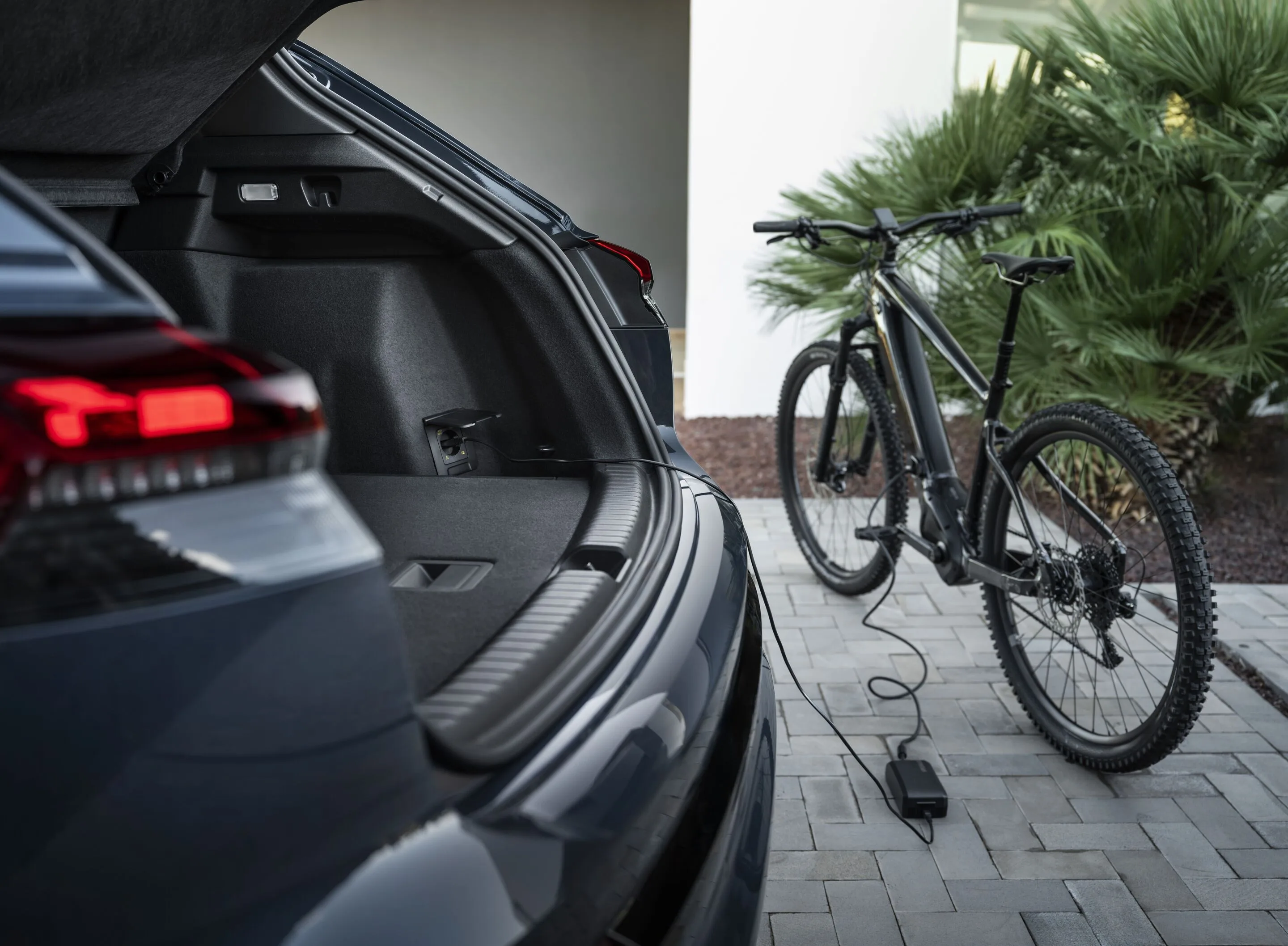 Audi Q4 SUV e-tron - Plasma blue, outdoor static photo, exterior, Vehicle-to-Load (V2L)