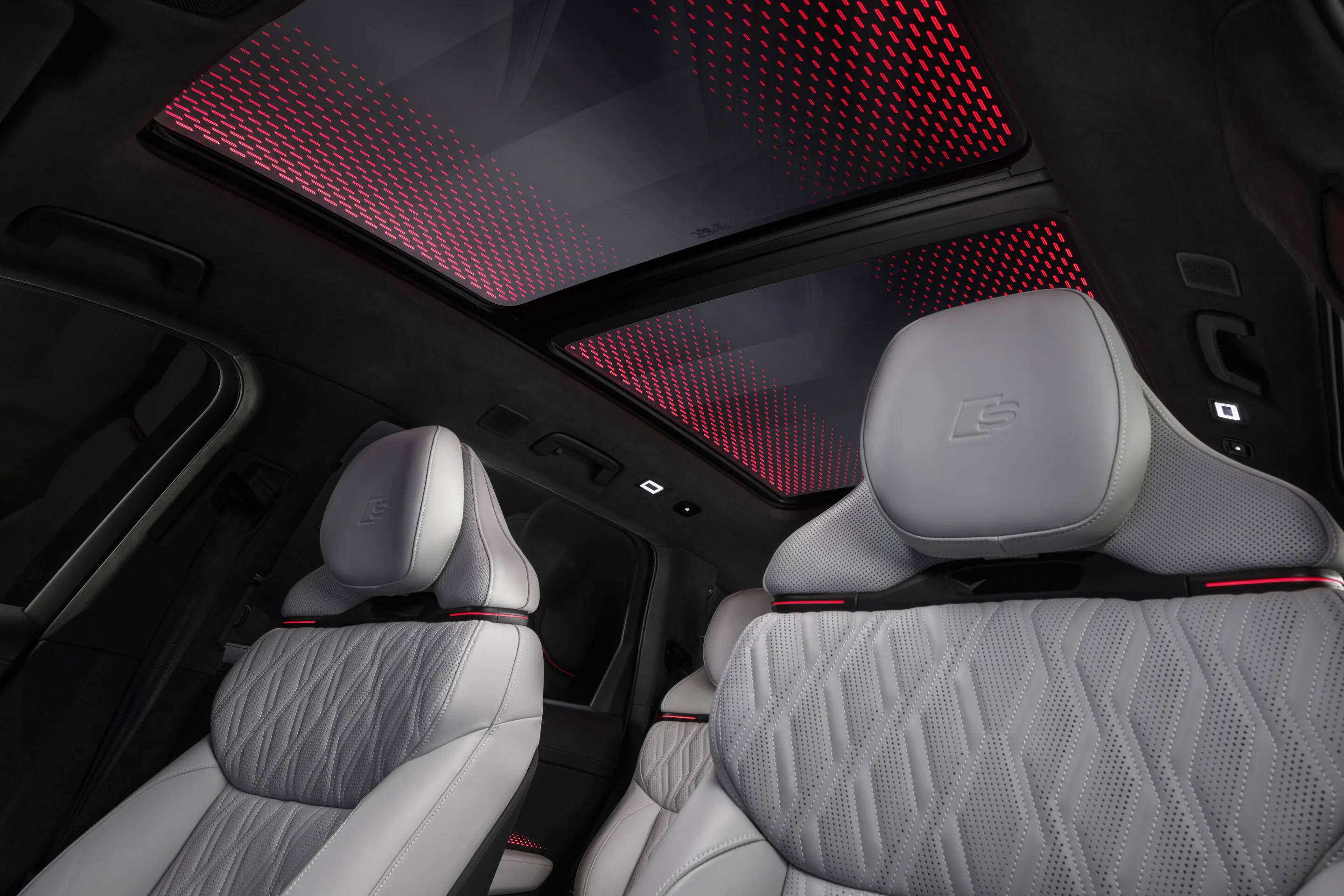 Audi Q9 - Studio shot, interior, panoramic glass roof