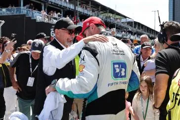 #15: Graham Rahal, Rahal Letterman Lanigan Racing Honda is congratulated by father and team owner, Bobby Rahal