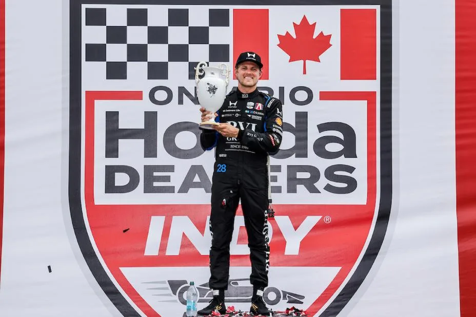 #28: Marcus Ericsson, Andretti Global Honda on the podium